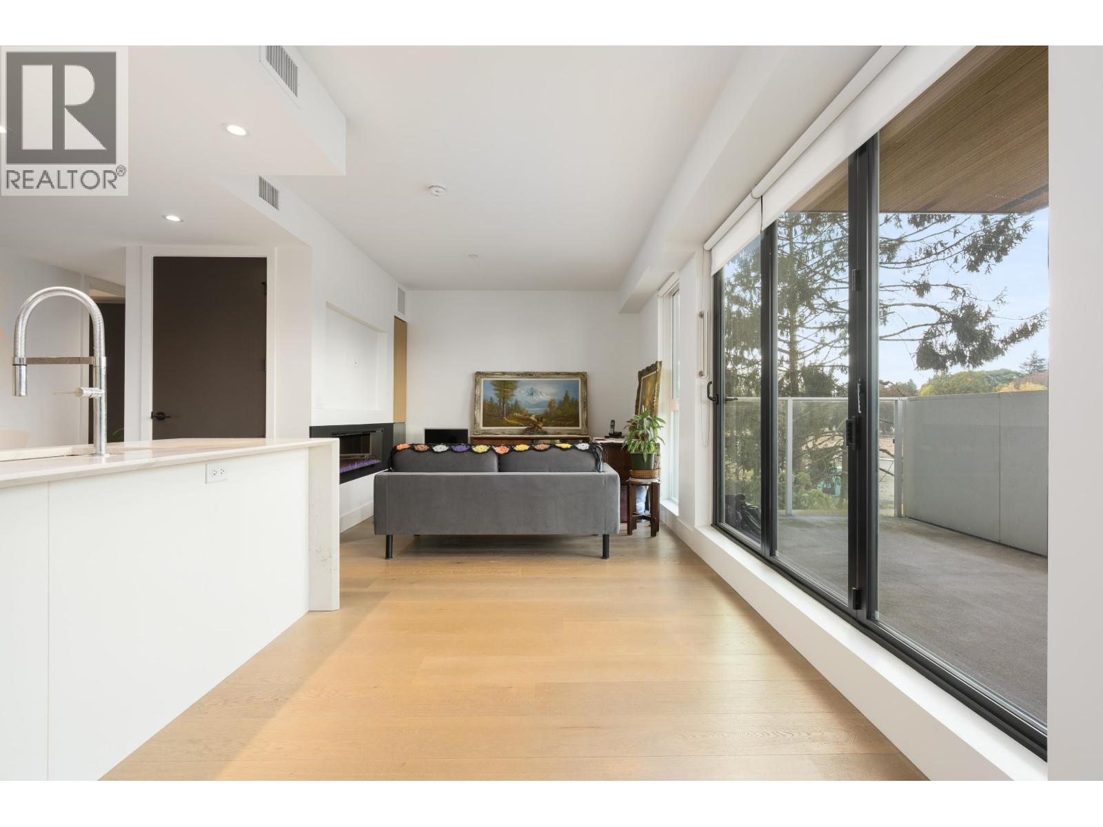 308 5089 Quebec Street Property Photo 12