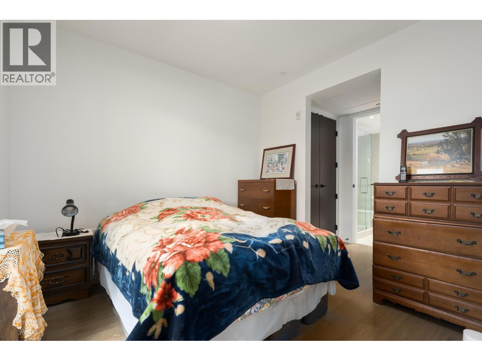 308 5089 Quebec Street Property Photo 13