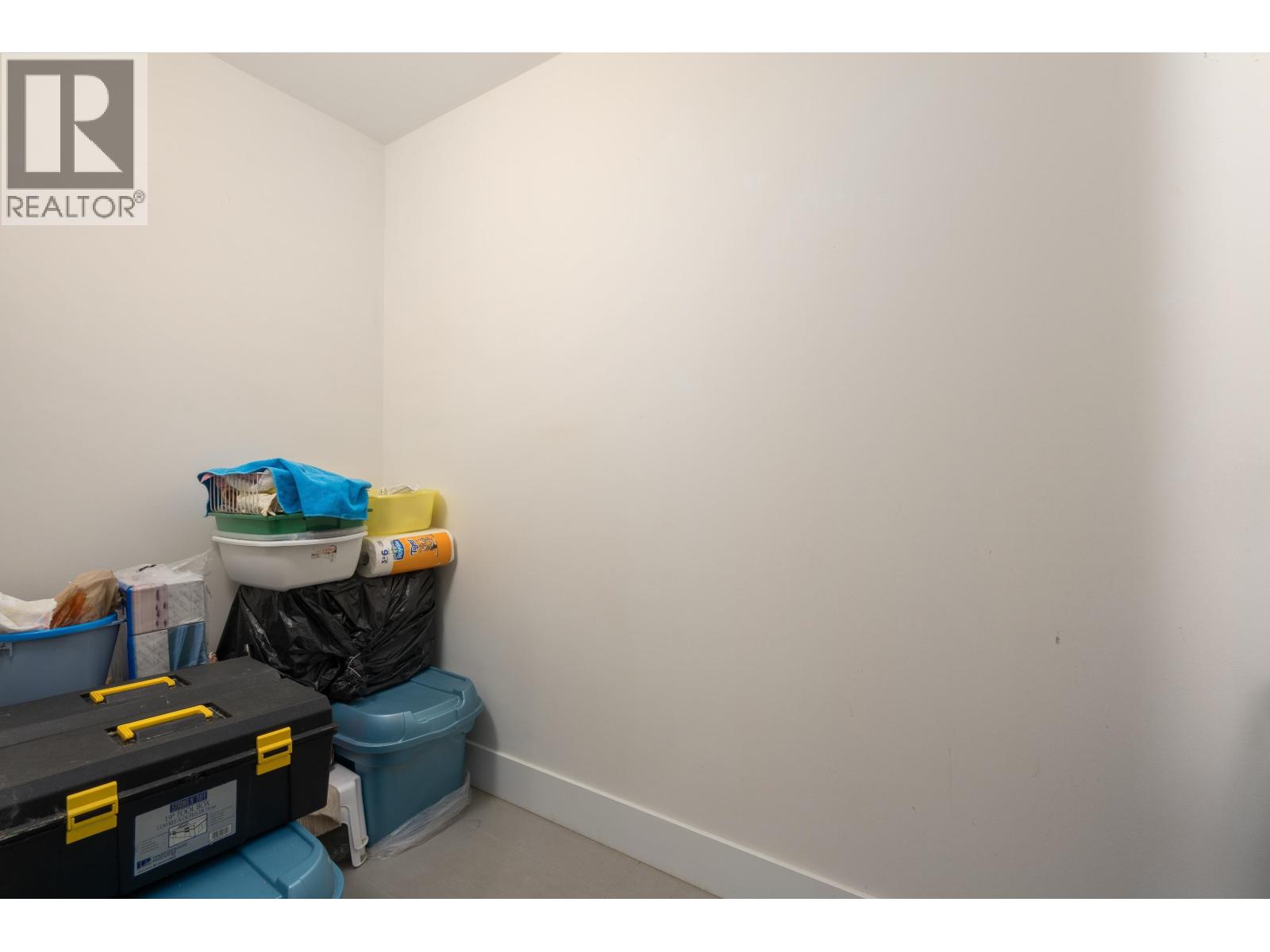 308 5089 Quebec Street Property Photo 18