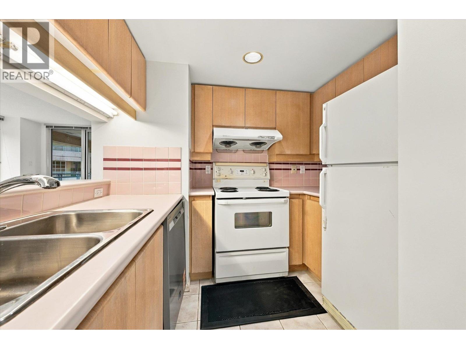 603 183 Keefer Place Property Photo 5