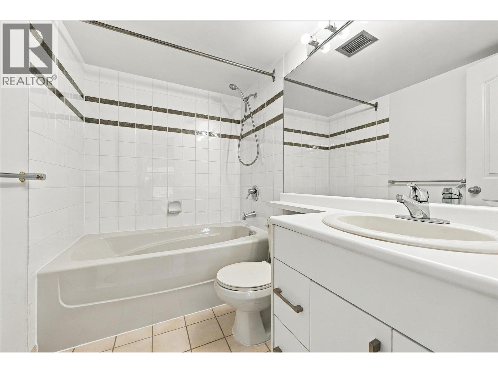603 183 Keefer Place Property Photo 10