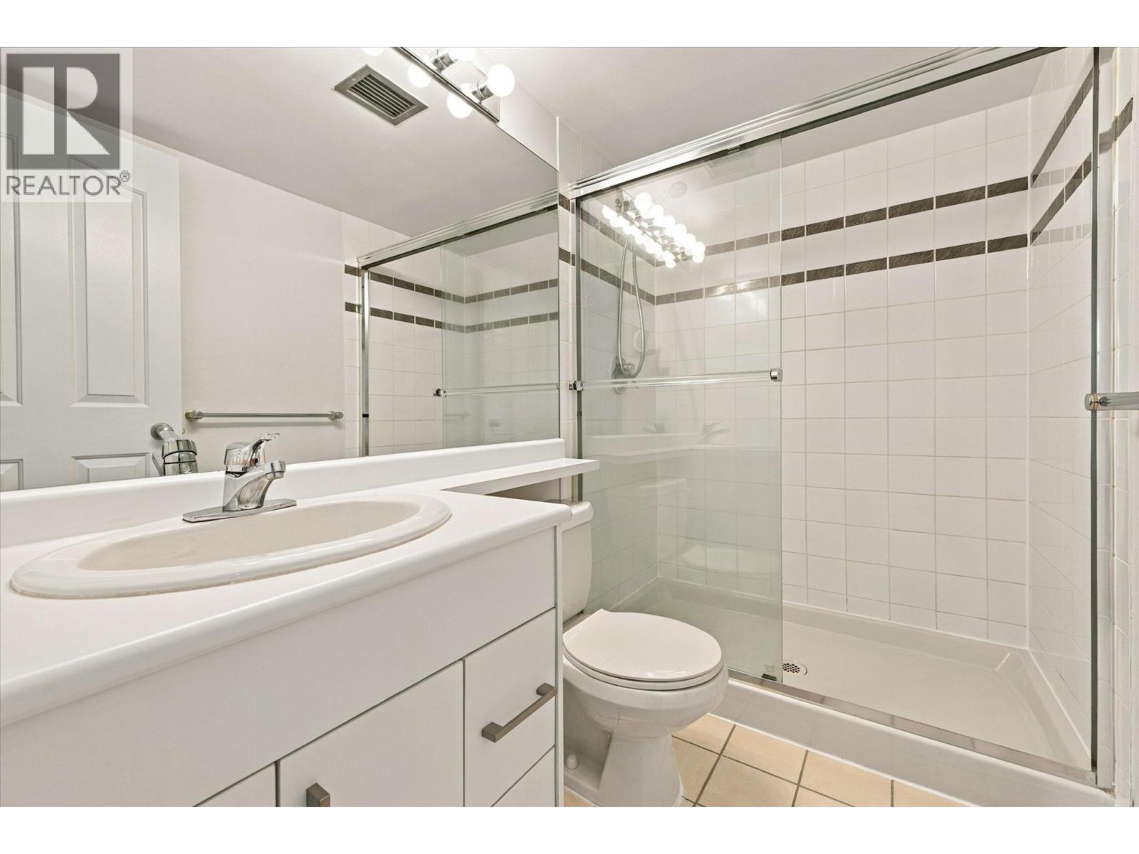 603 183 Keefer Place Property Photo 14