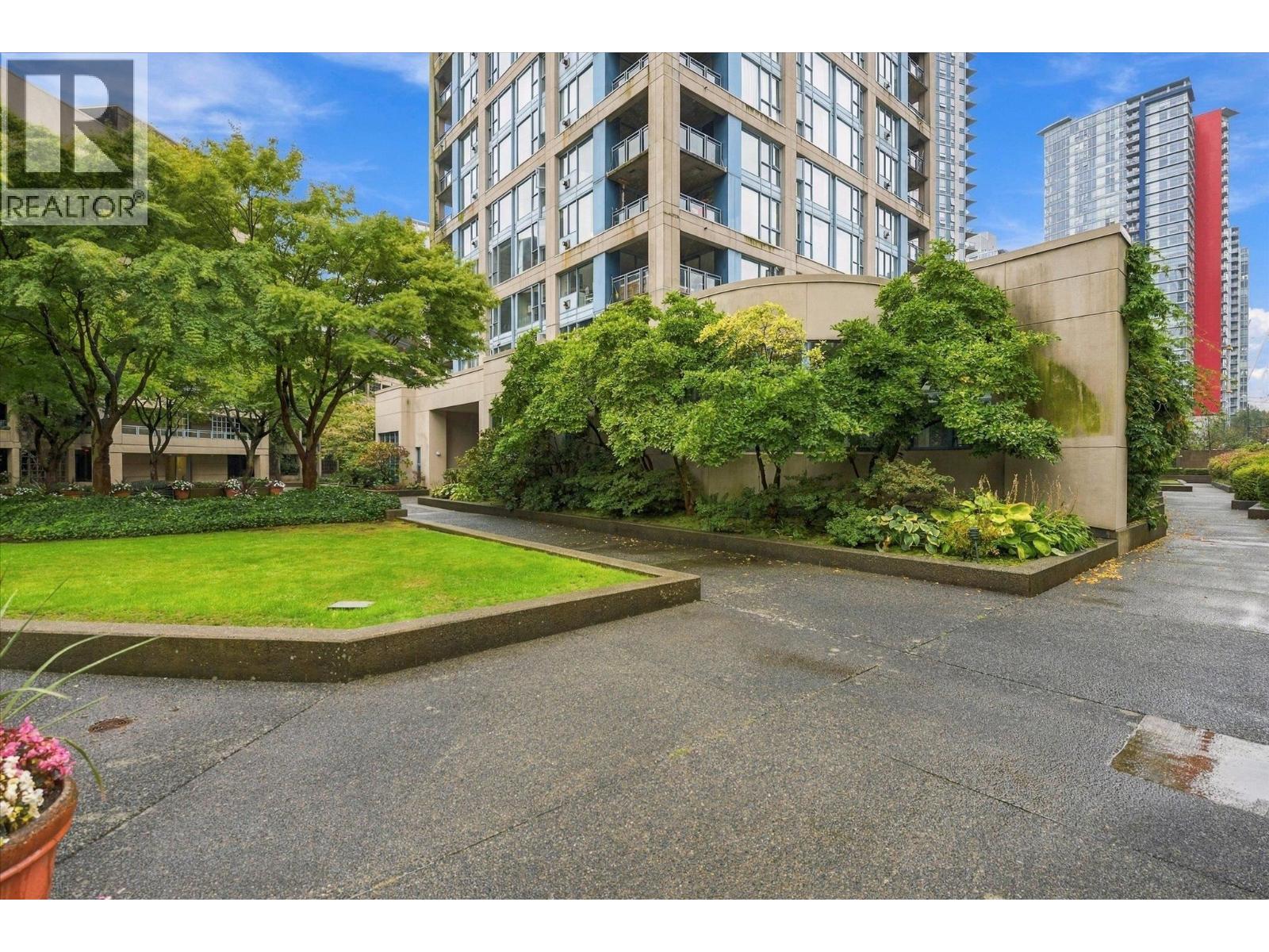 603 183 Keefer Place Property Photo 33