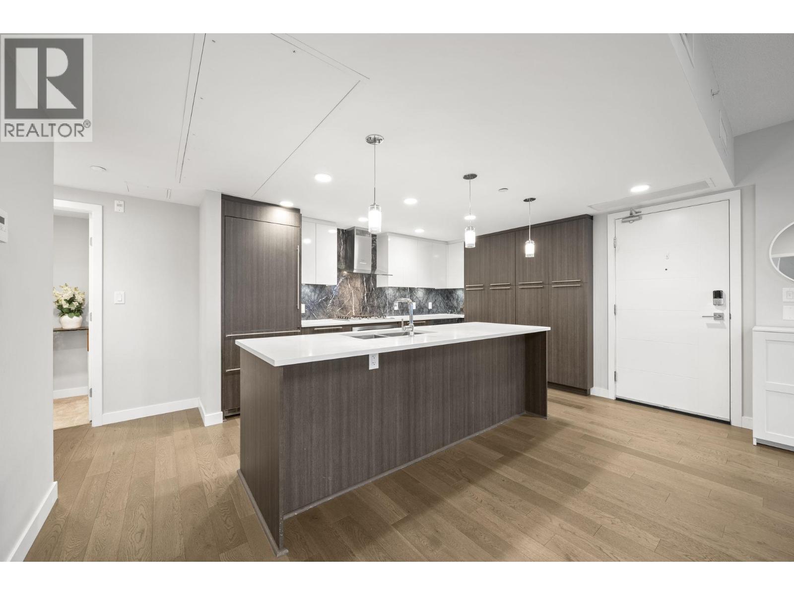 401 5033 Cambie Street Property Photo 4