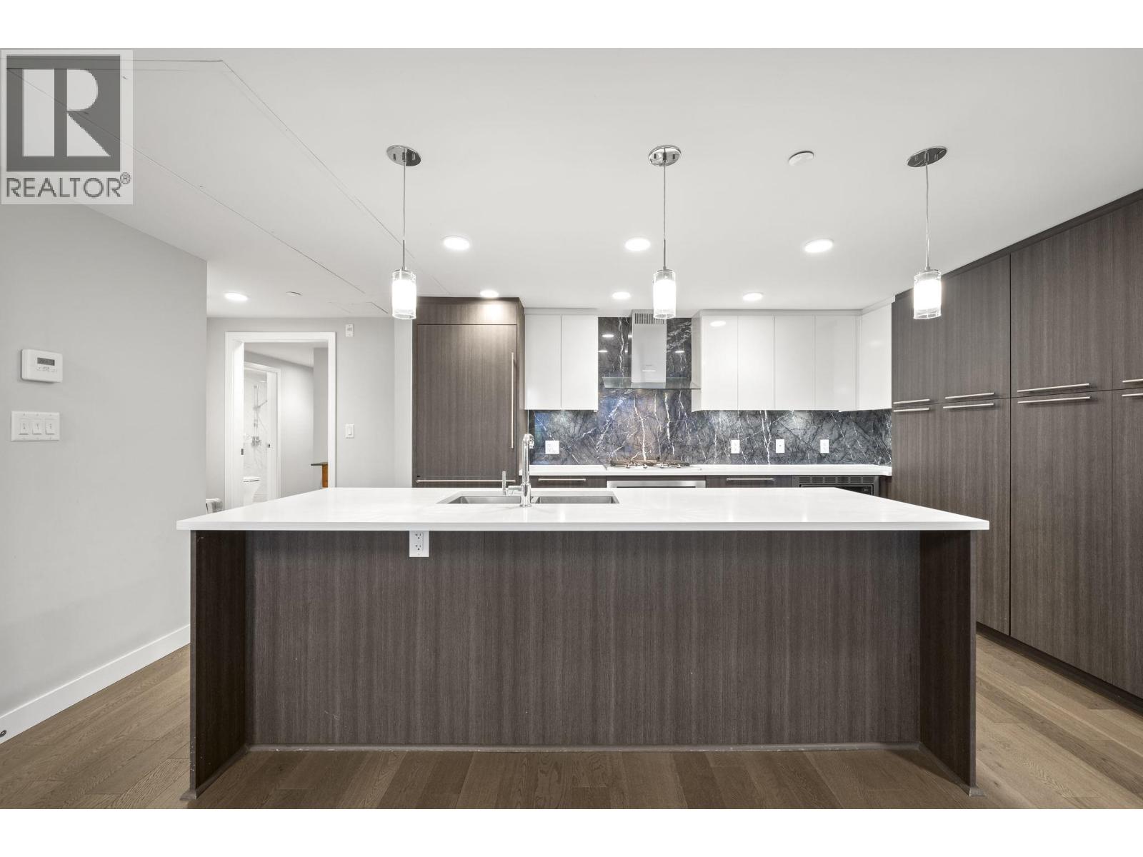 401 5033 Cambie Street Property Photo 5