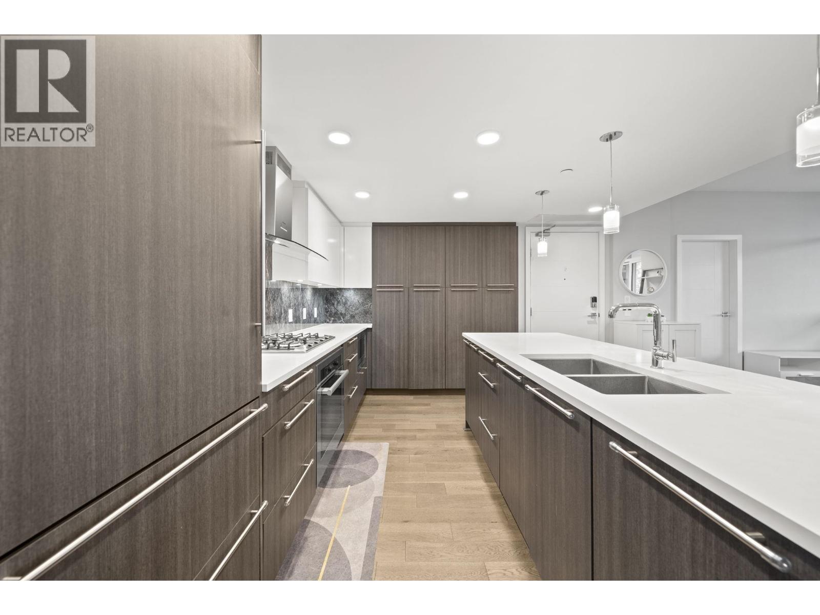 401 5033 Cambie Street Property Photo 6