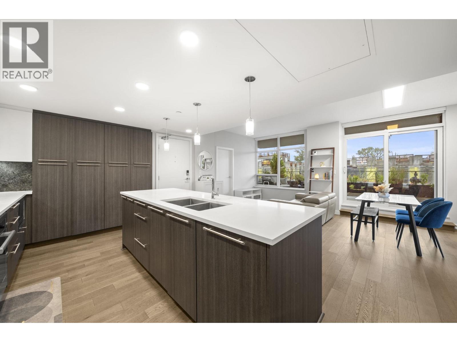 401 5033 Cambie Street Property Photo 7