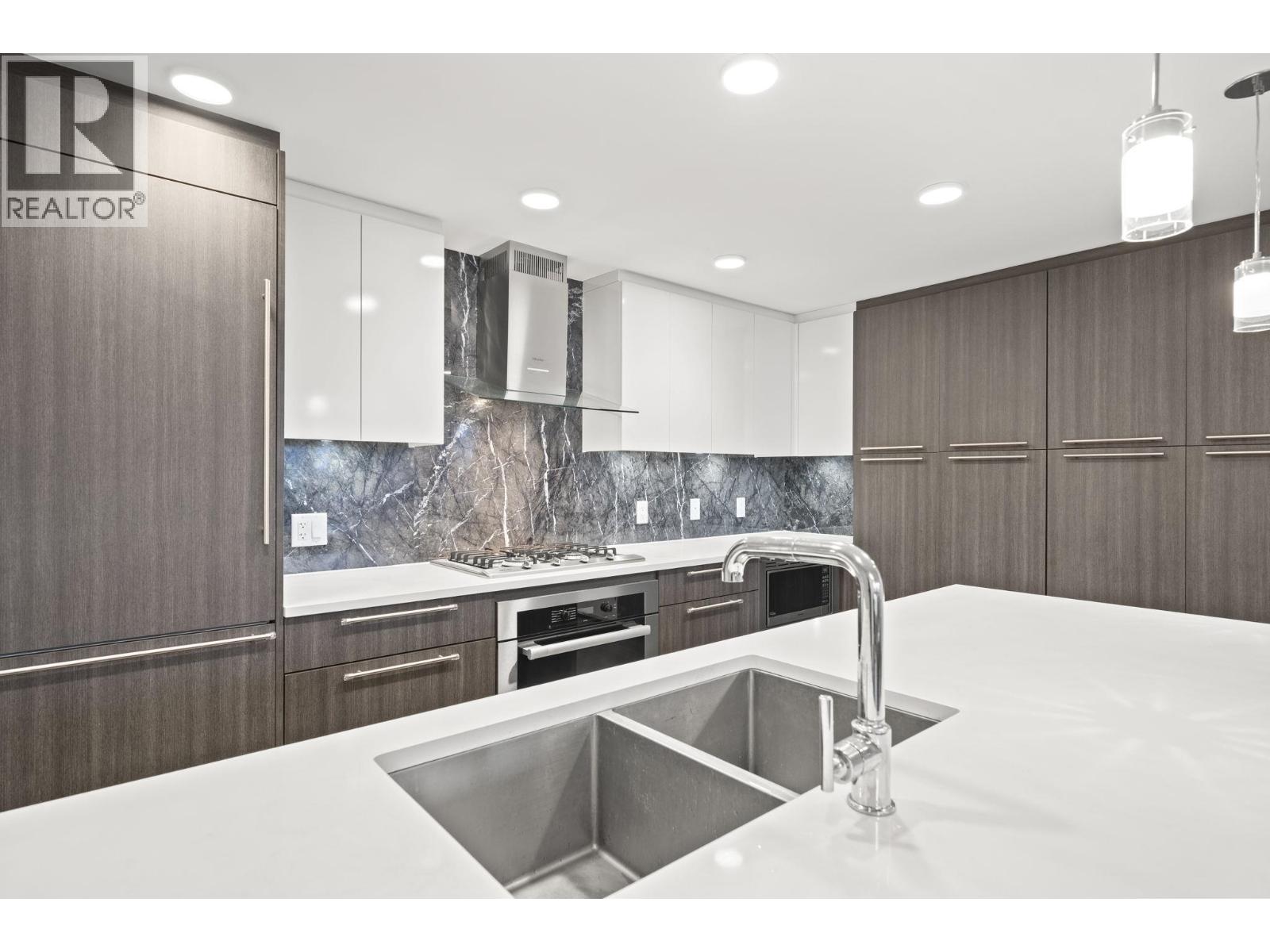 401 5033 Cambie Street Property Photo 8