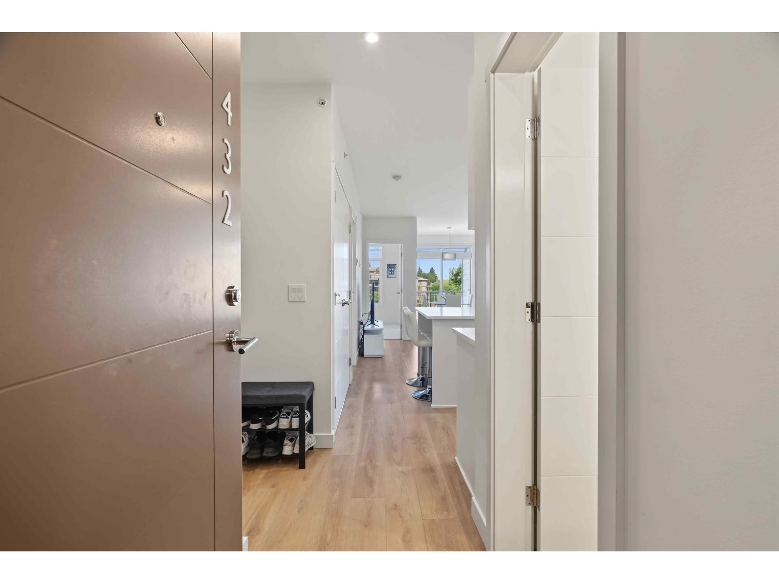432 5415 Brydon Crescent Property Photo 3