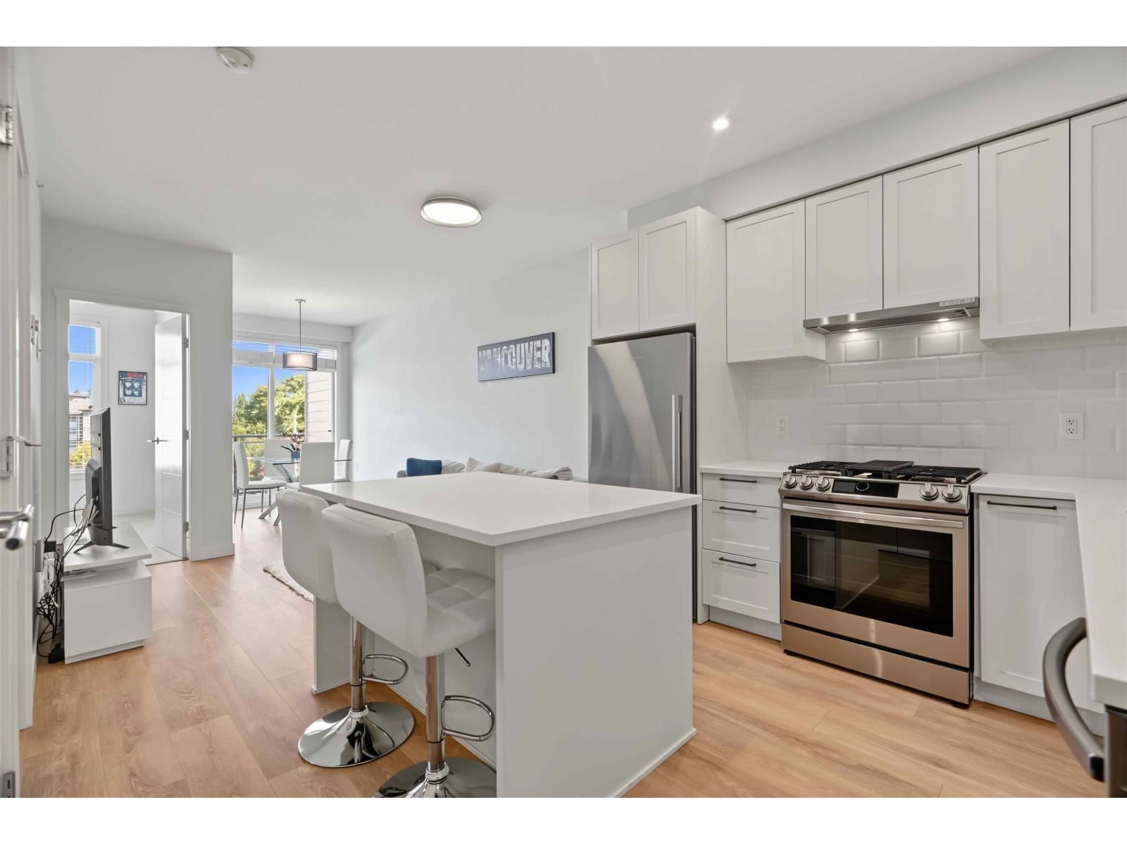 432 5415 Brydon Crescent Property Photo 4