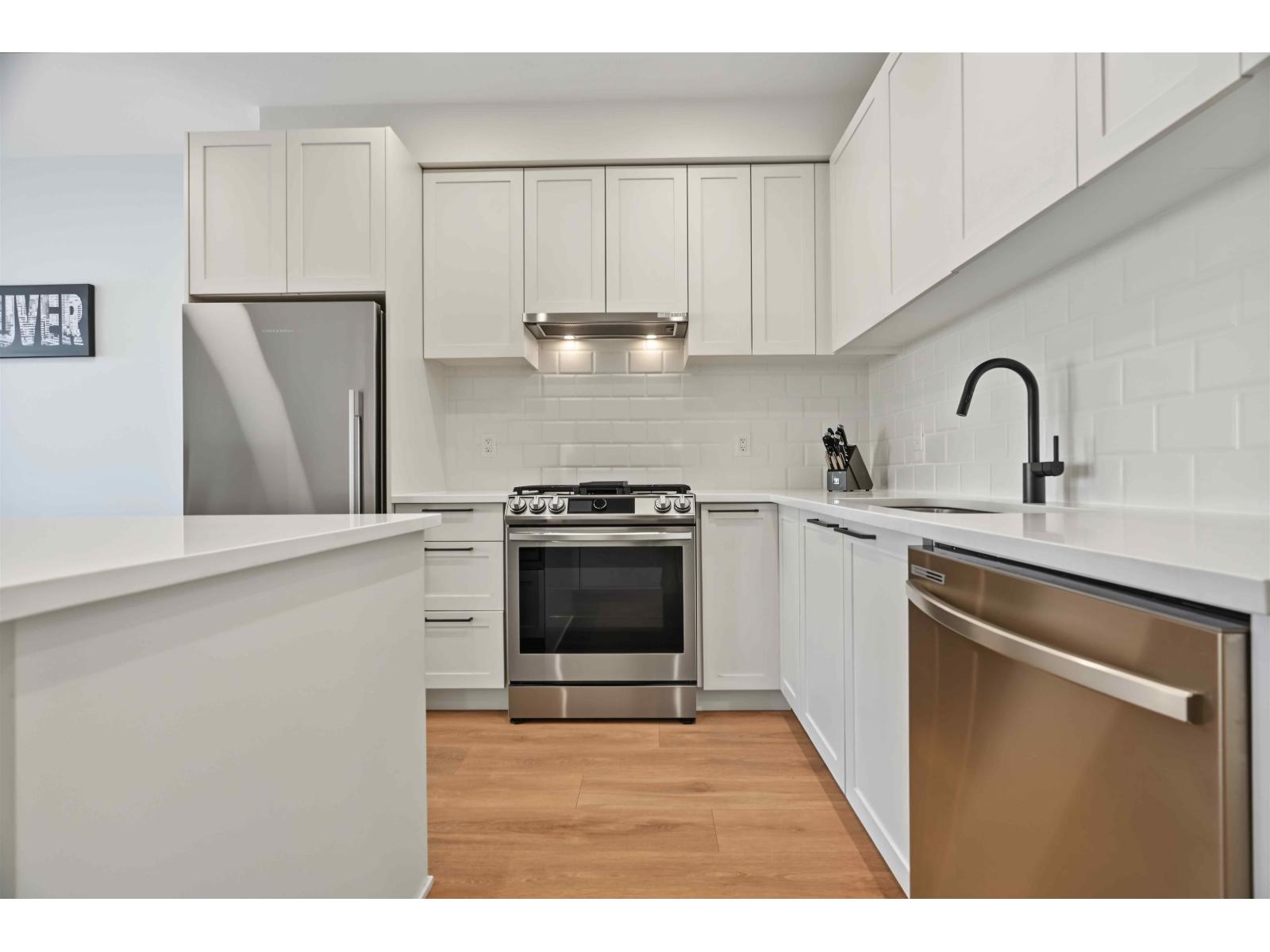 432 5415 Brydon Crescent Property Photo 5