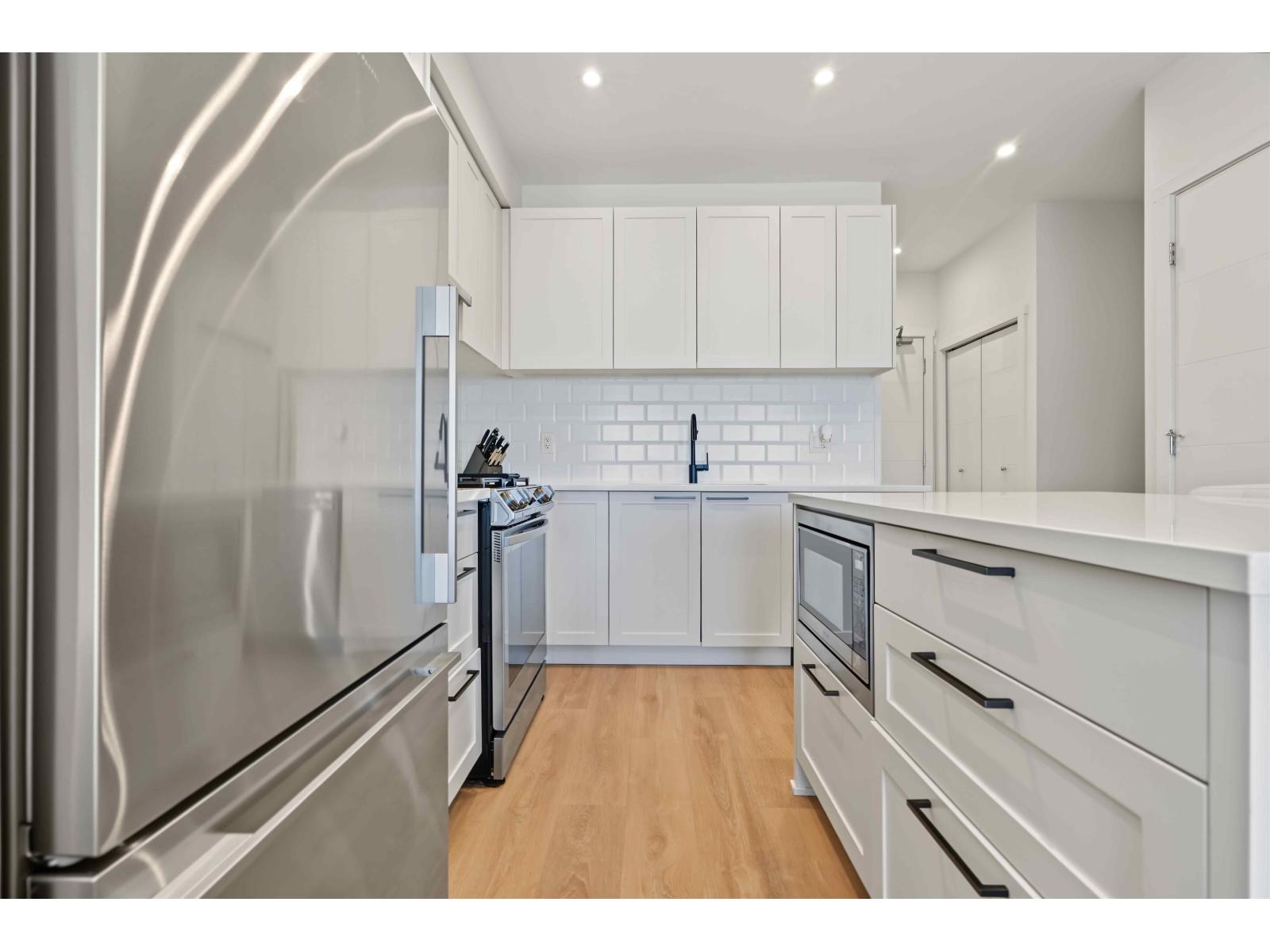 432 5415 Brydon Crescent Property Photo 6