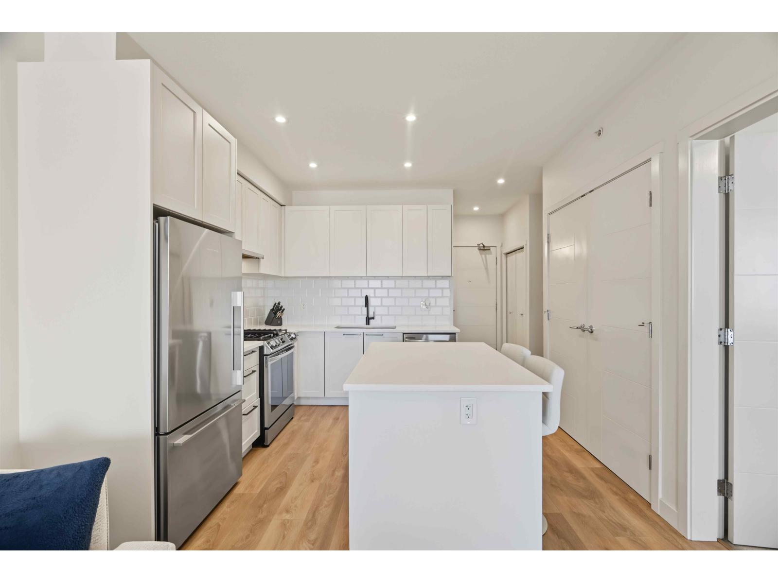 432 5415 Brydon Crescent Property Photo 8