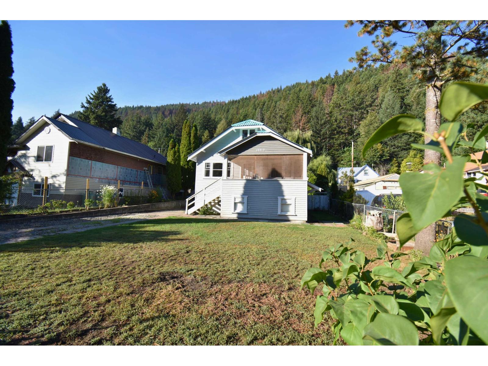 48813 Chaumox Road Property Photo 1