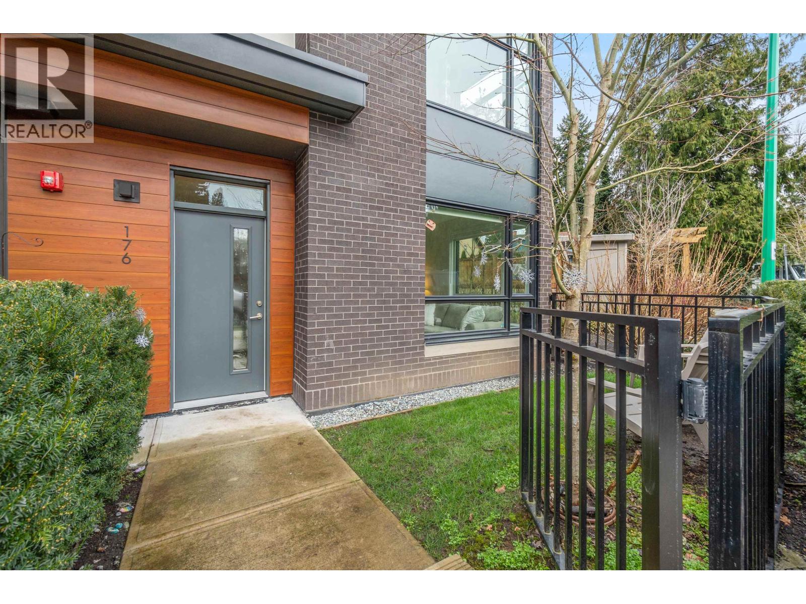 176 2035 Glenaire Drive Photo de la propriété 1