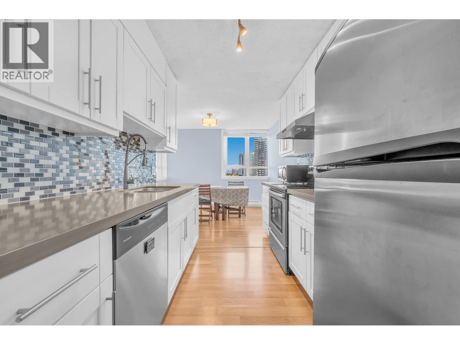 1206 4160 Sardis Street Property Photo 6