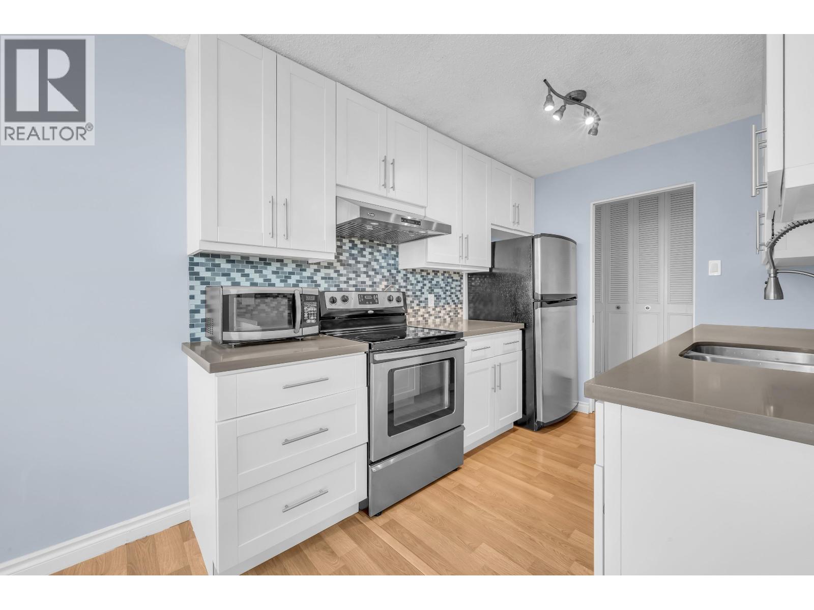 1206 4160 Sardis Street Property Photo 9