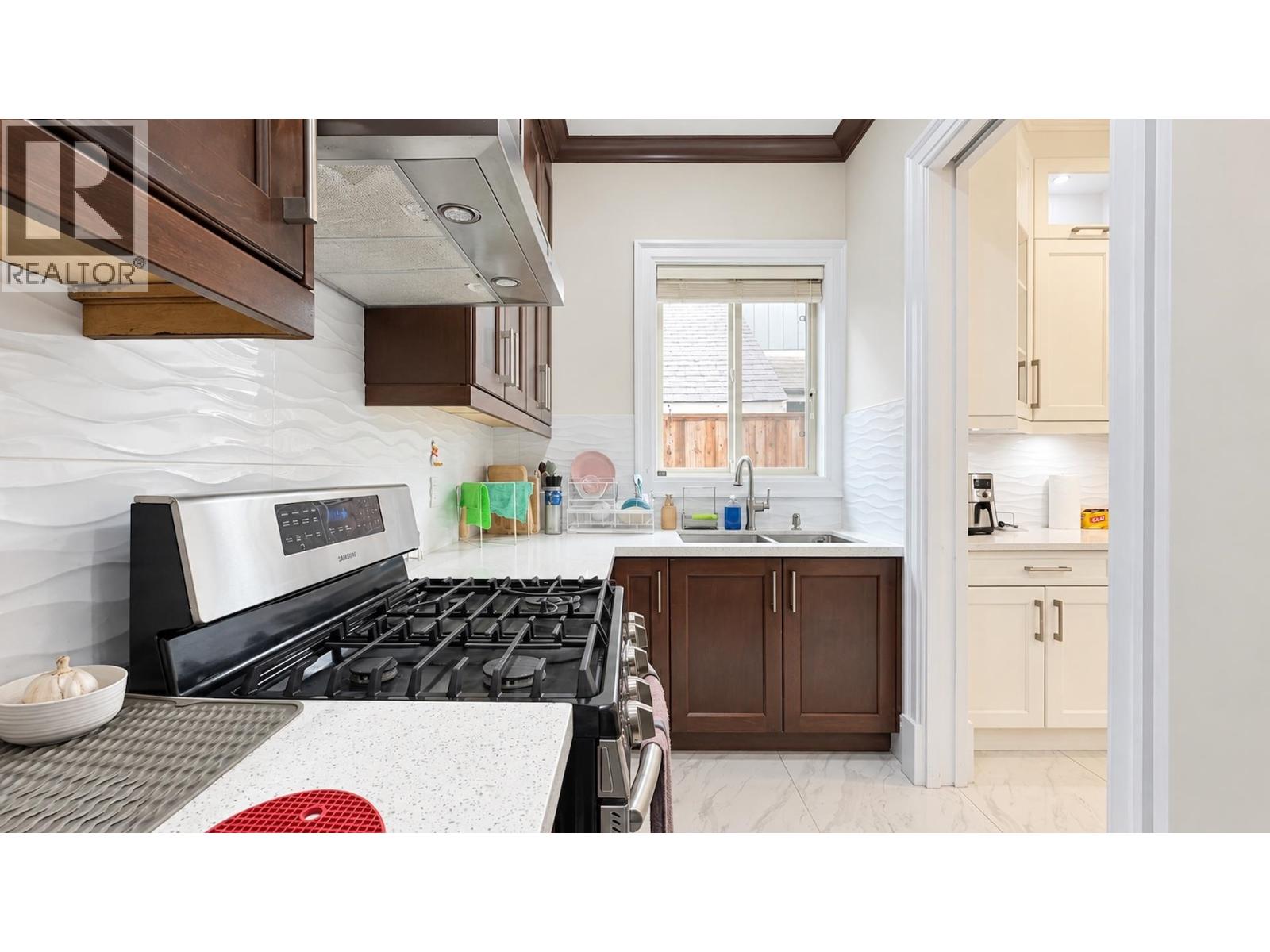 6291 Goldsmith Drive Property Photo 3