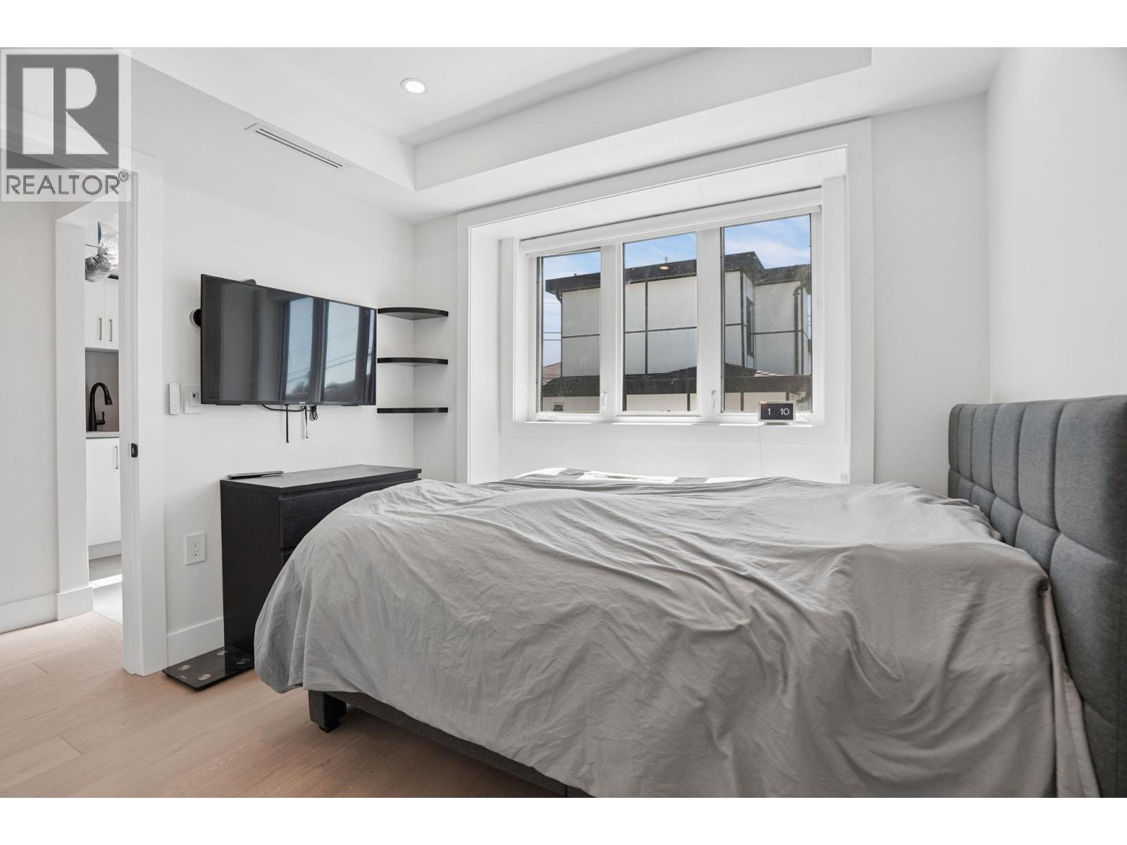 72 E 57th Avenue Property Photo 14