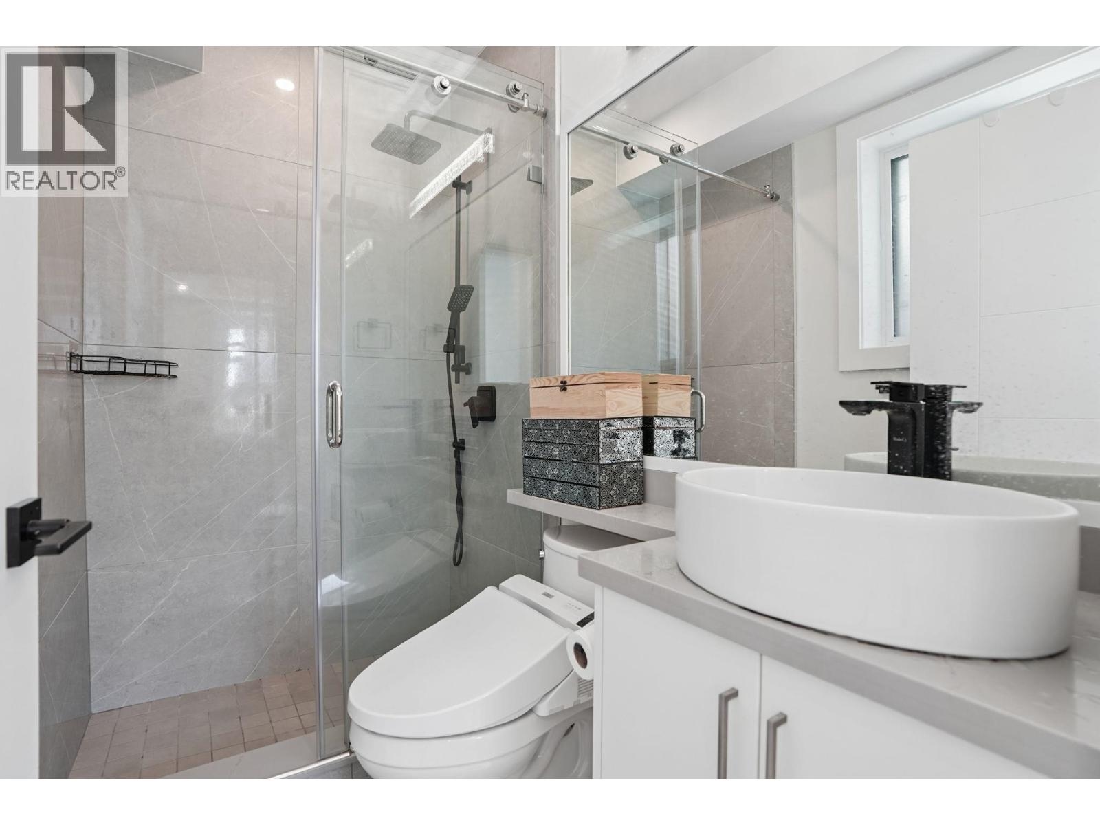 72 E 57th Avenue Property Photo 15