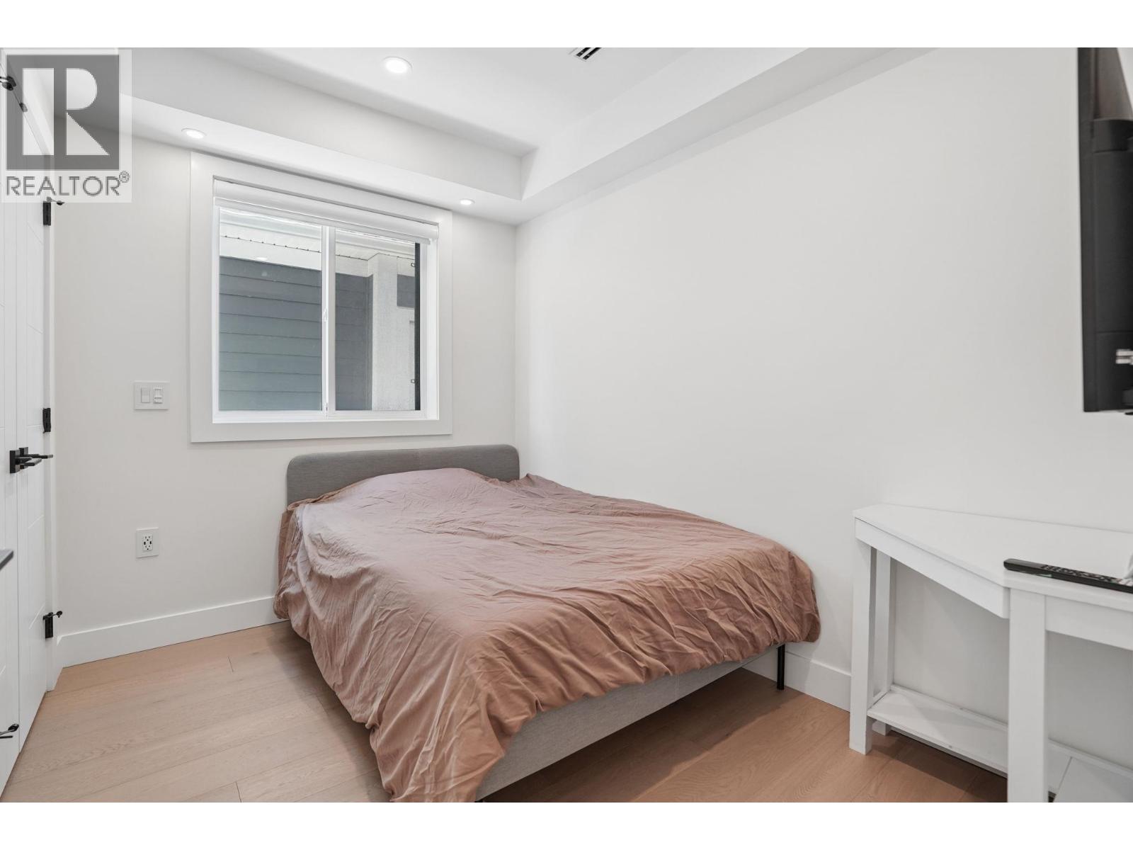72 E 57th Avenue Property Photo 16