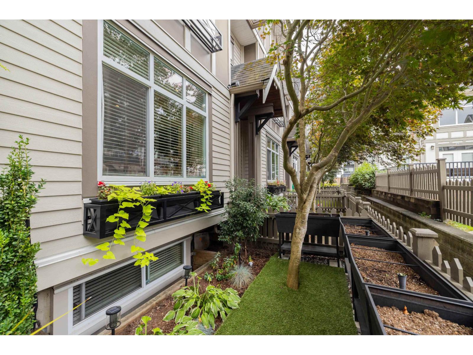 34 6588 195a Avenue Property Photo 6