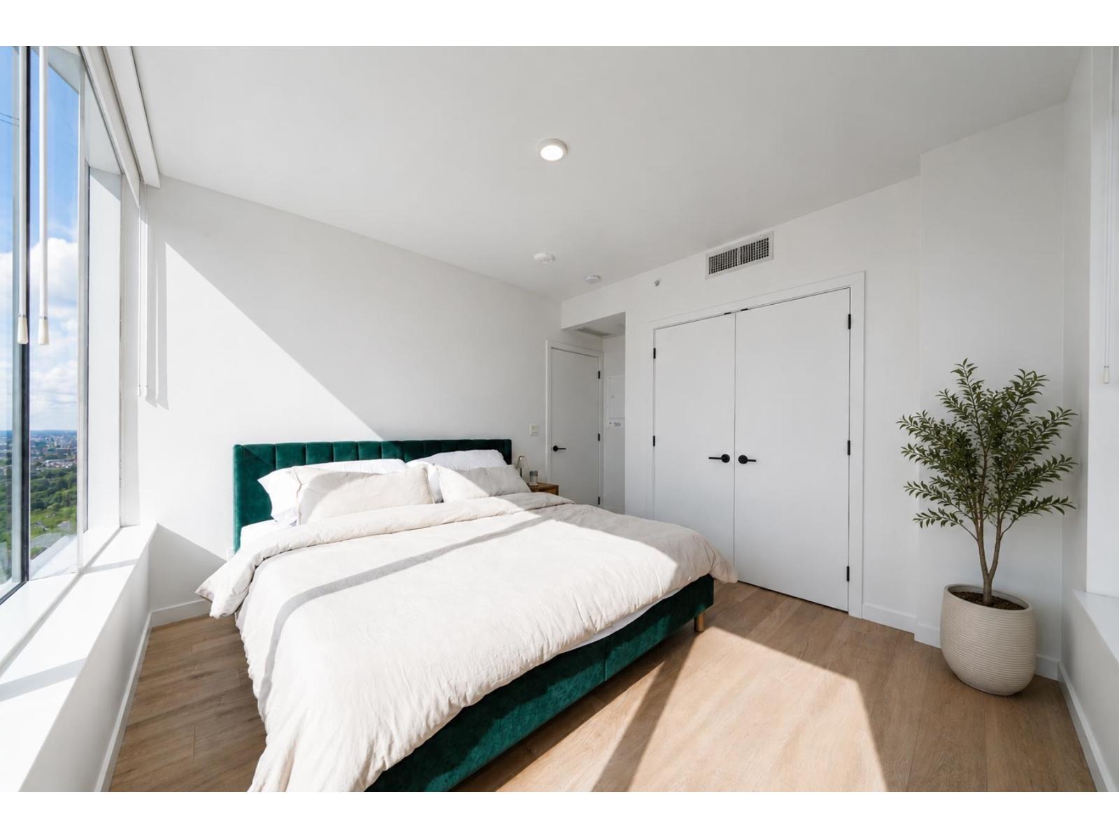 2410 10448 University Drive Property Photo 18