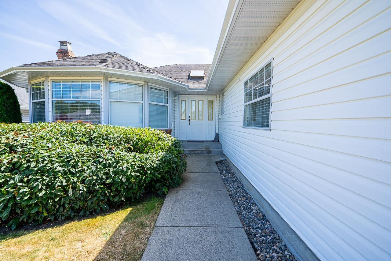 16158 16a Avenue Property Photo 2