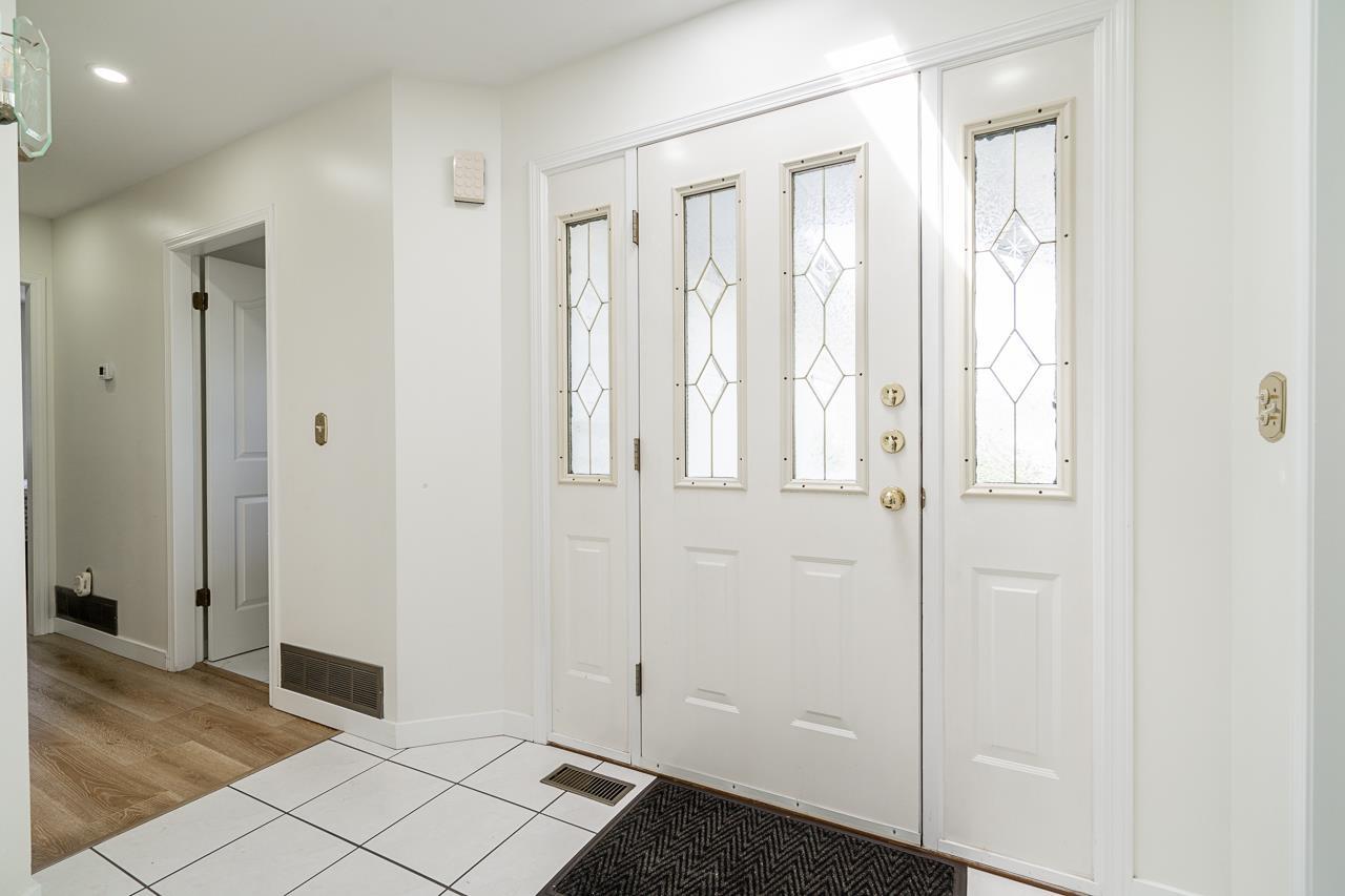 16158 16a Avenue Property Photo 3