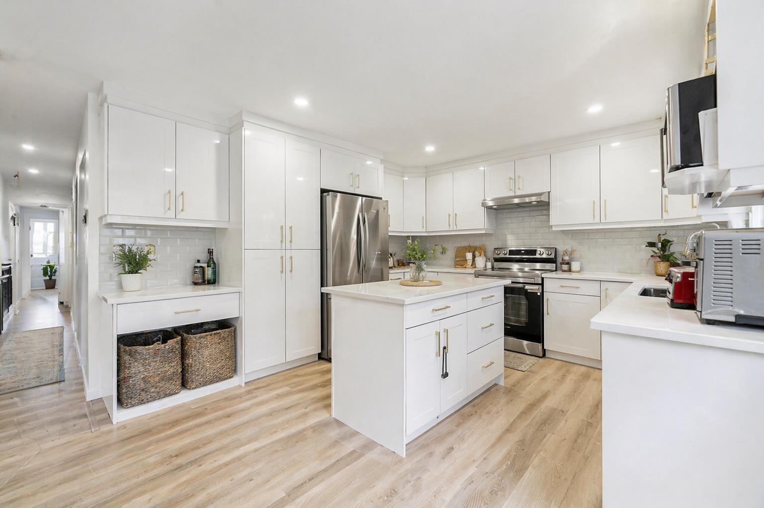 16158 16a Avenue Property Photo 8