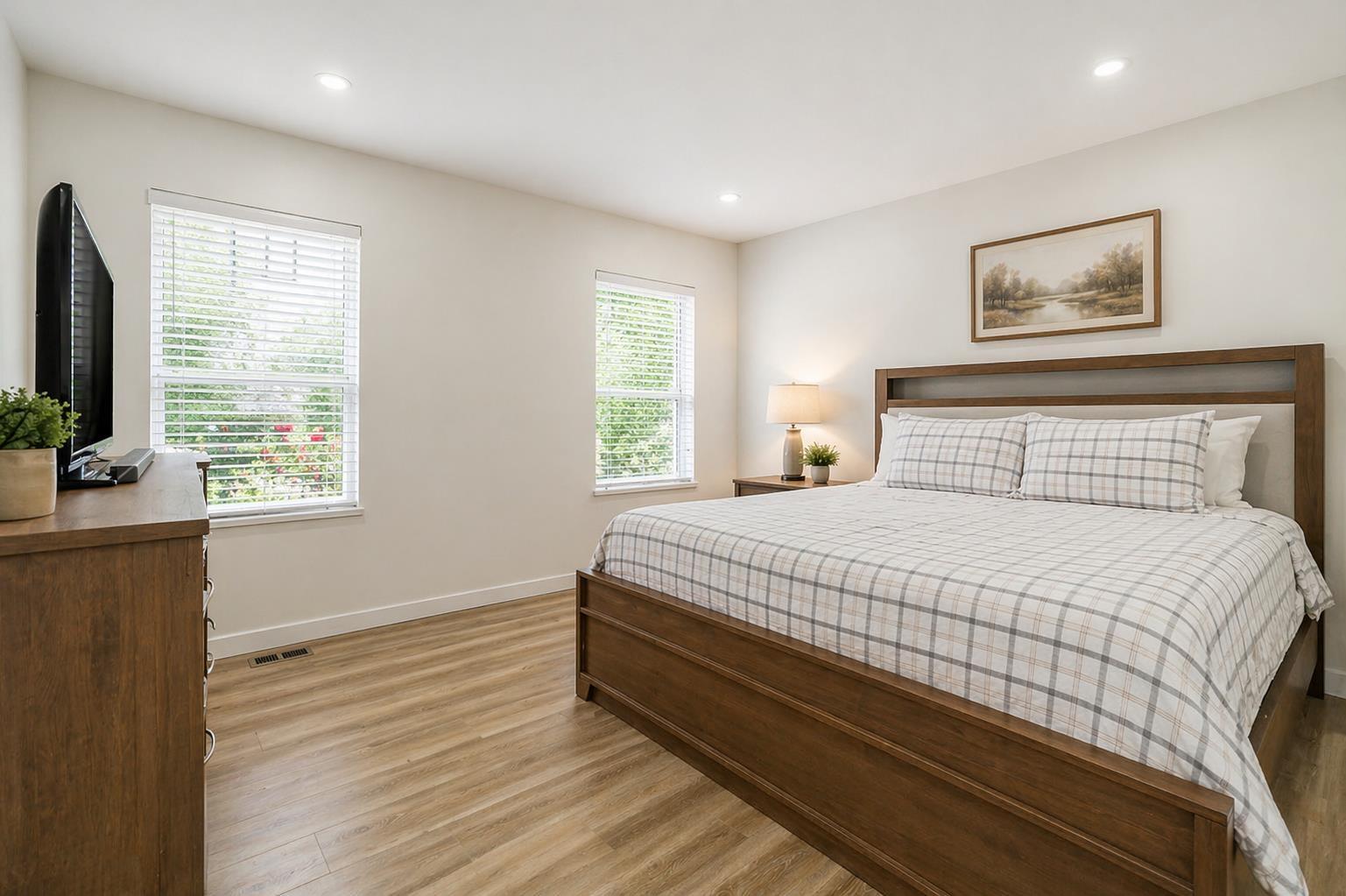 16158 16a Avenue Property Photo 9