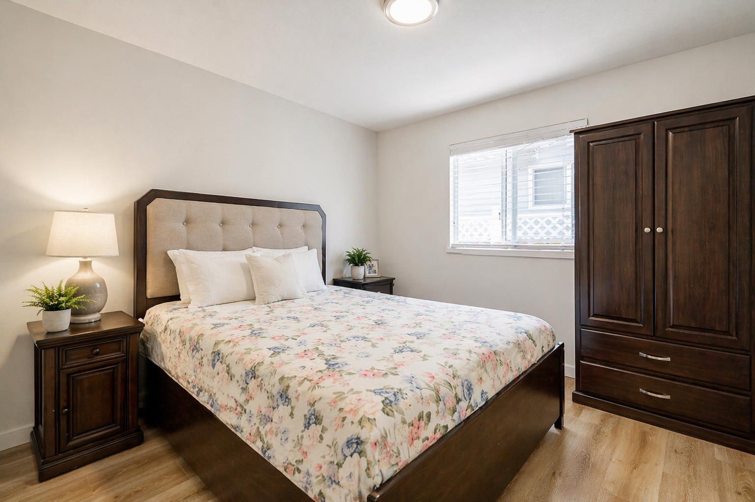 16158 16a Avenue Property Photo 11