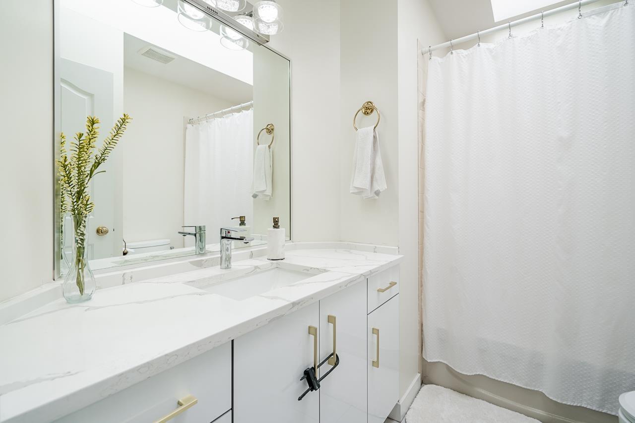 16158 16a Avenue Property Photo 13