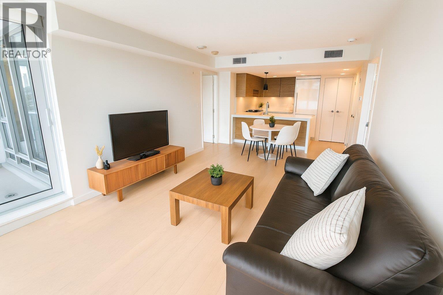 1601 7333 Murdoch Avenue Property Photo 1