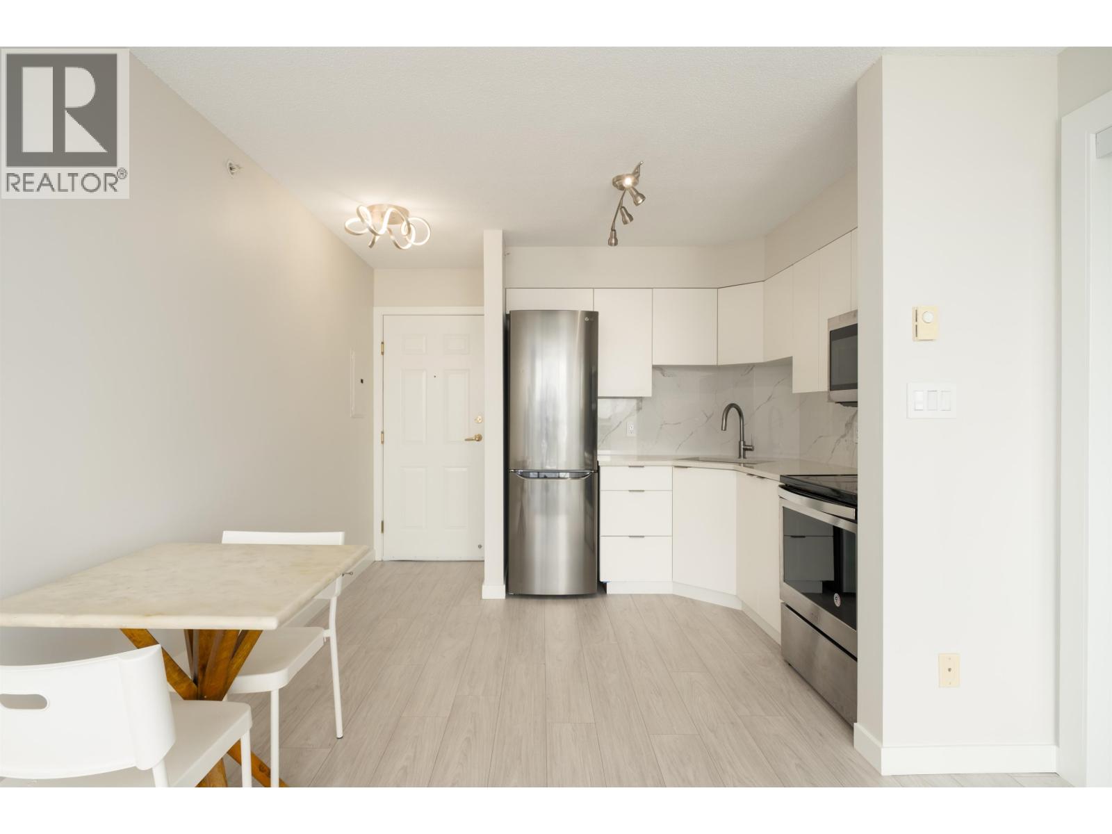 809 5189 Gaston Street Property Photo 6