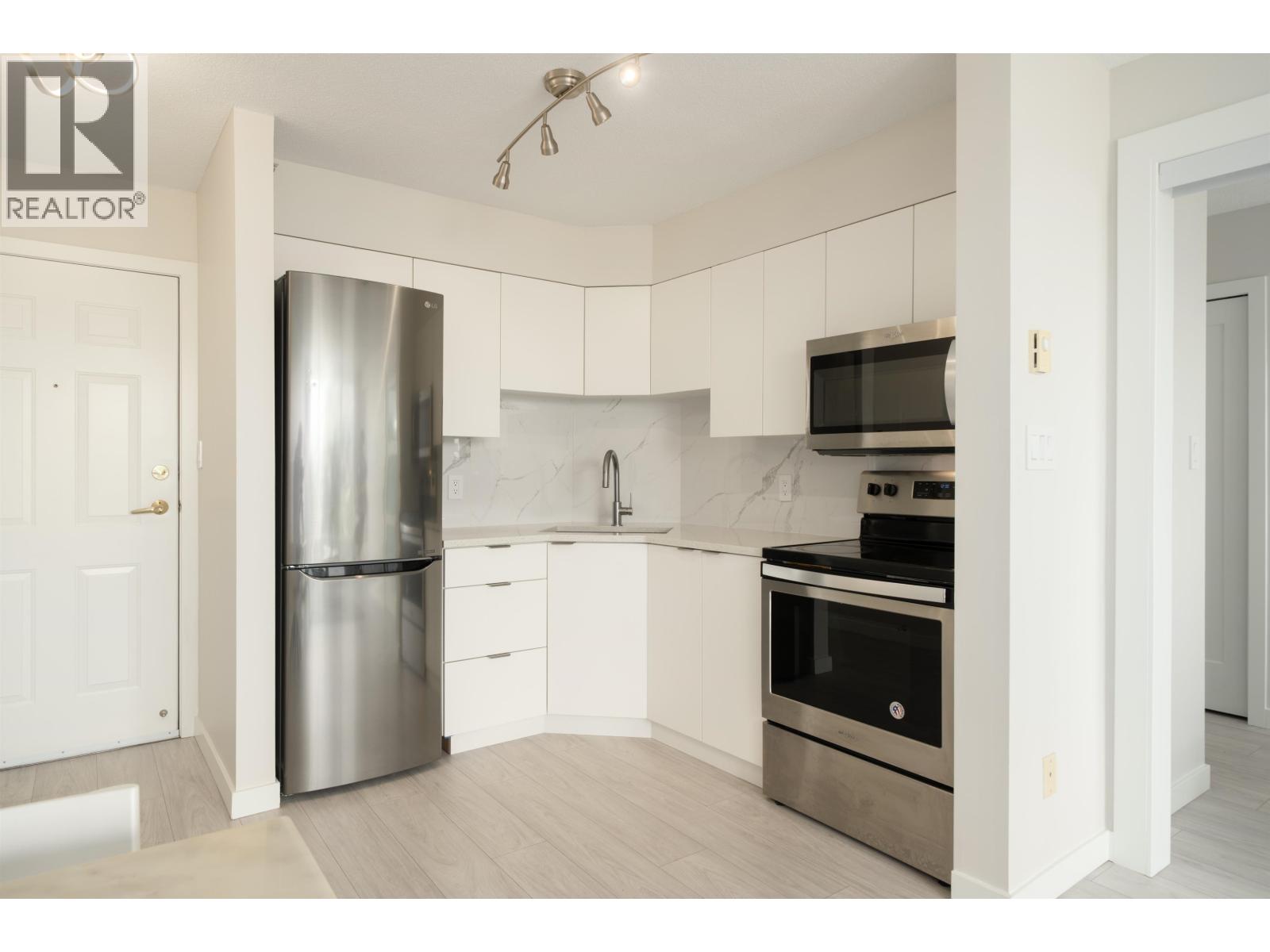 809 5189 Gaston Street Property Photo 10