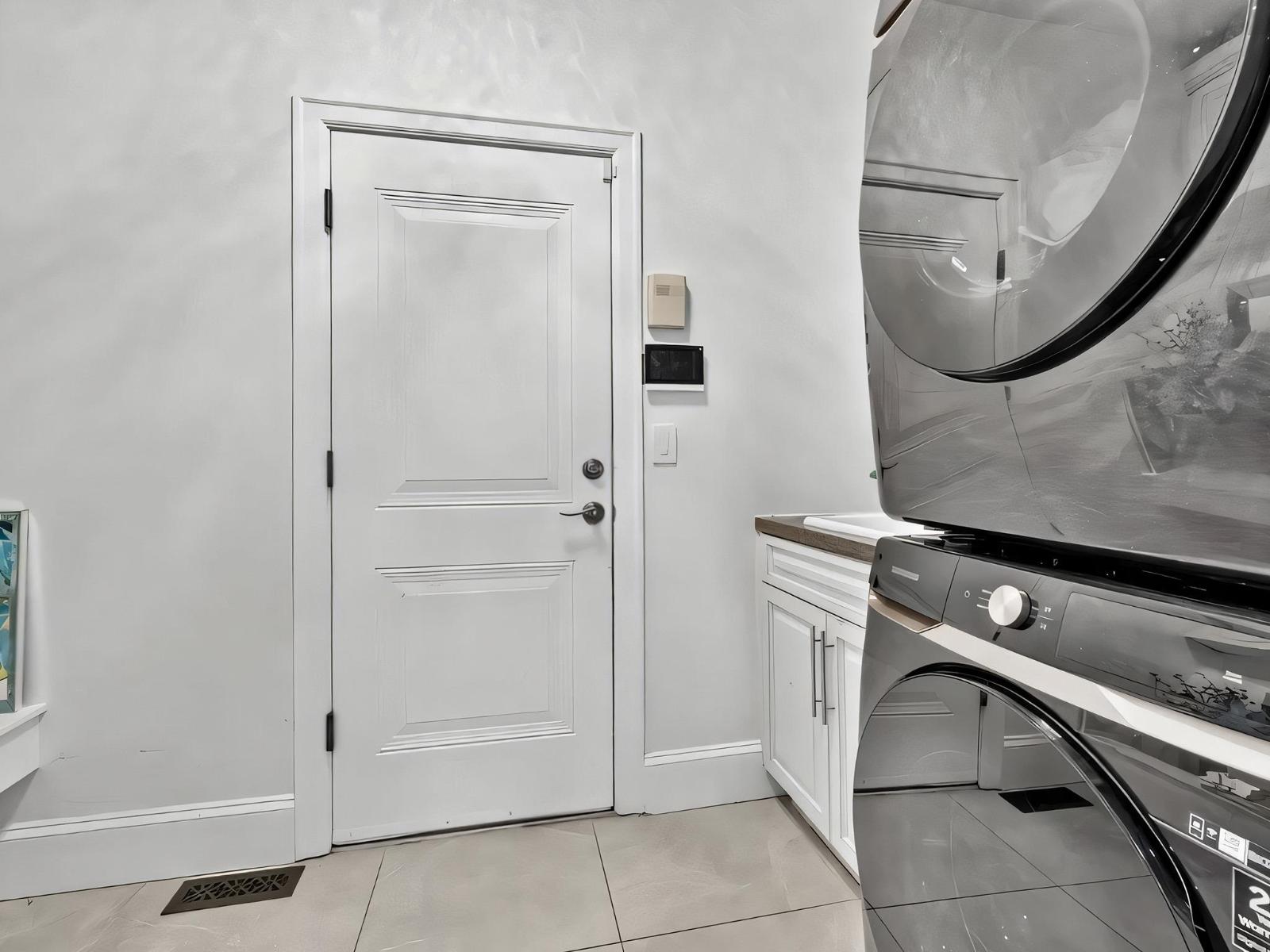 2560 163 Street Property Photo 12