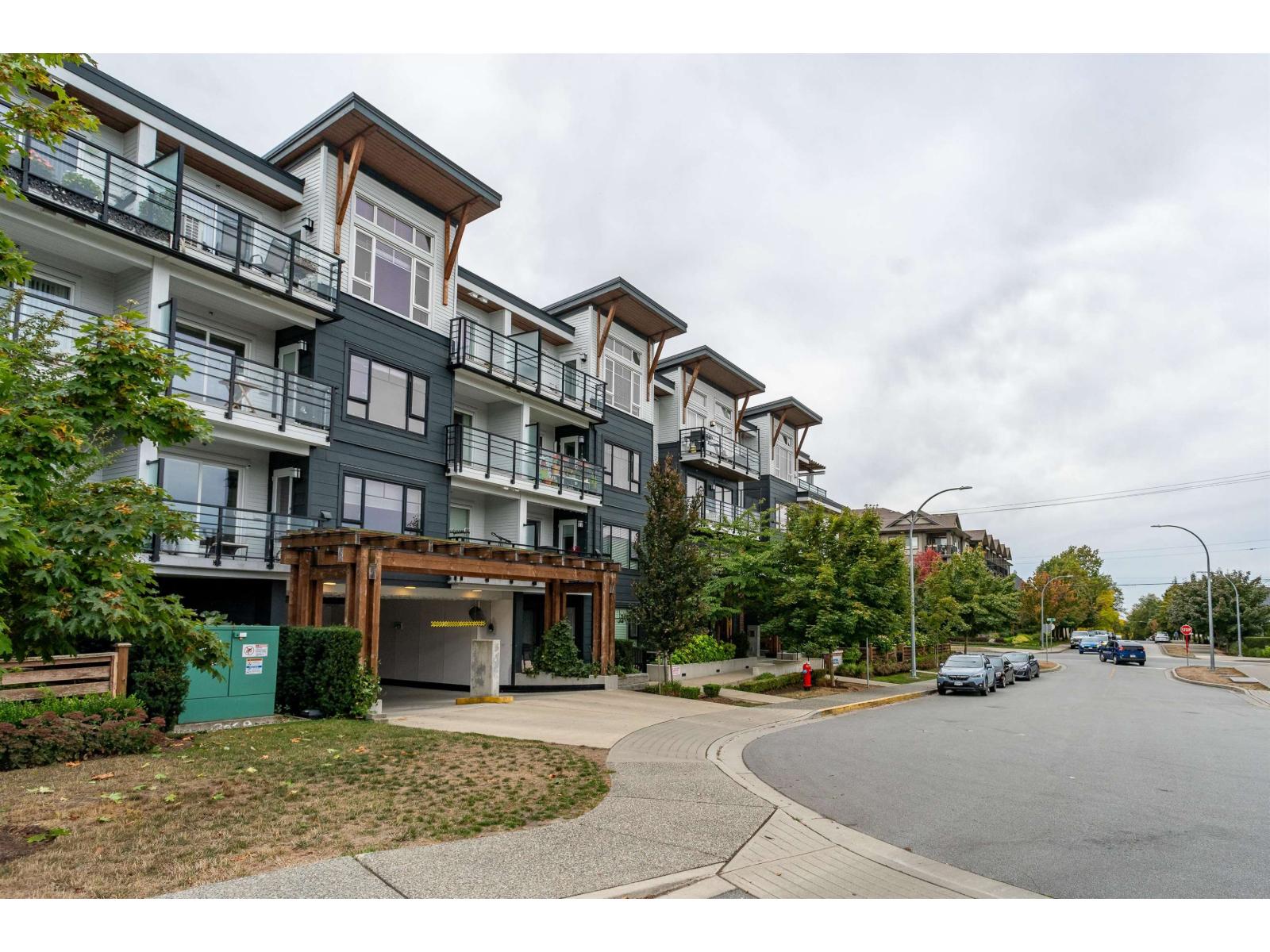 101 22136 49 Avenue Property Photo 2