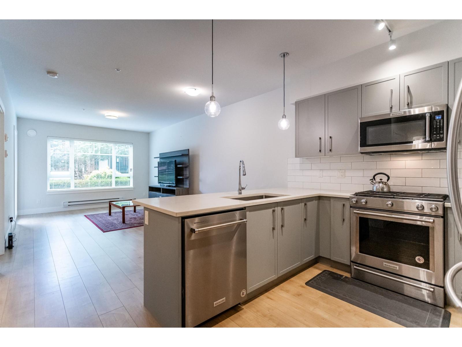 101 22136 49 Avenue Property Photo 11