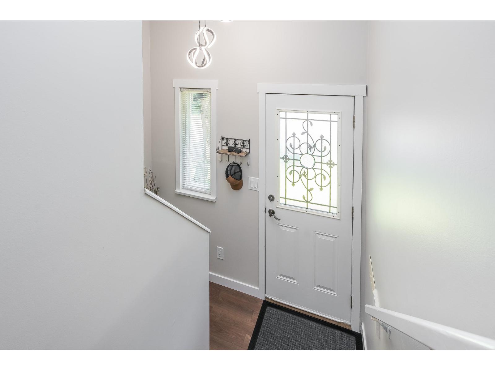34898 Laburnum Avenue Property Photo 5