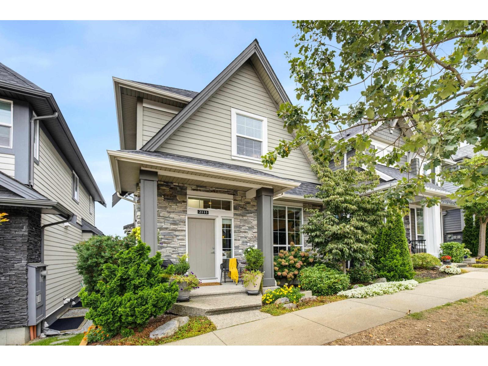 2111 165b Street Property Photo 2