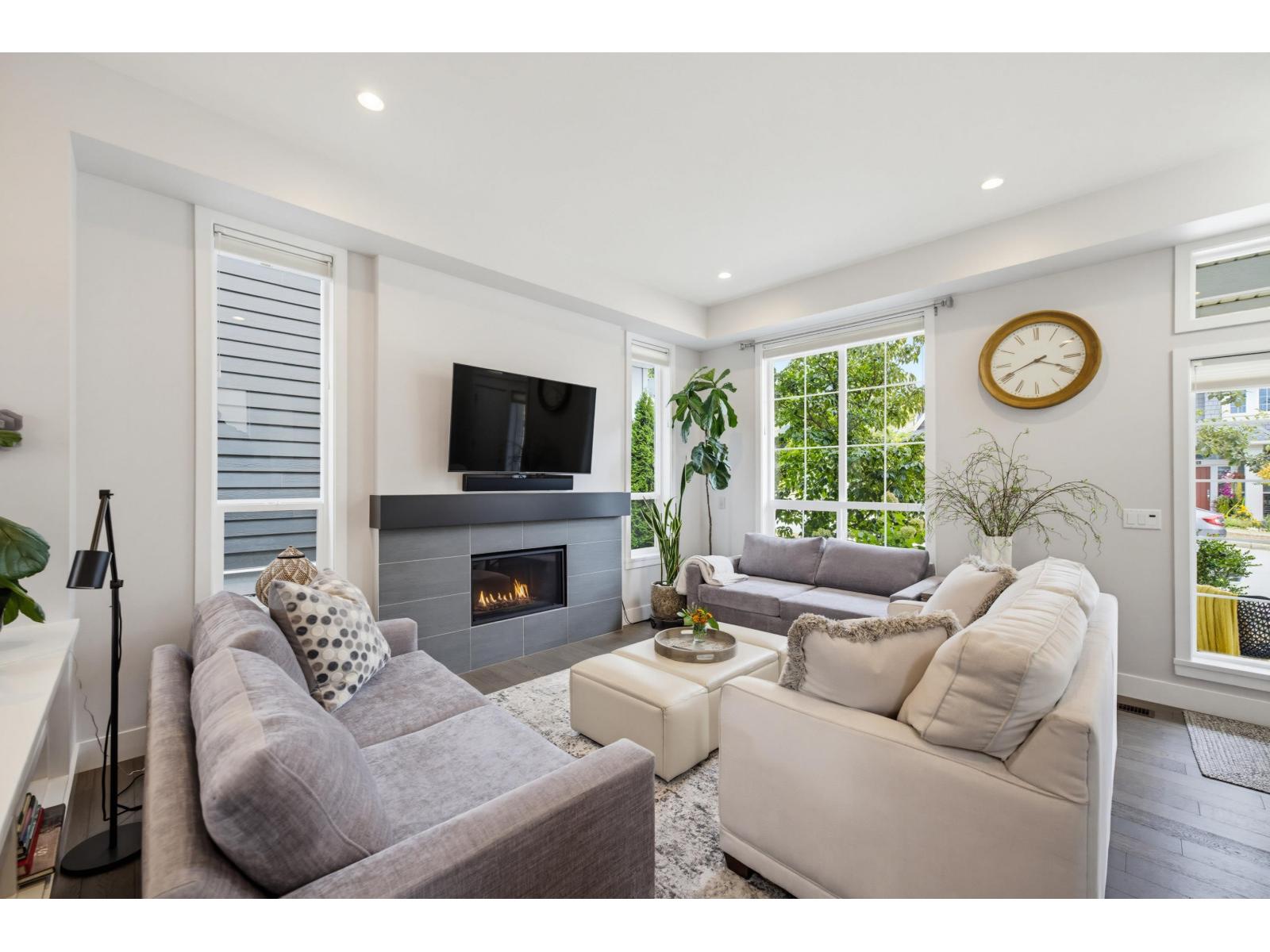 2111 165b Street Property Photo 4
