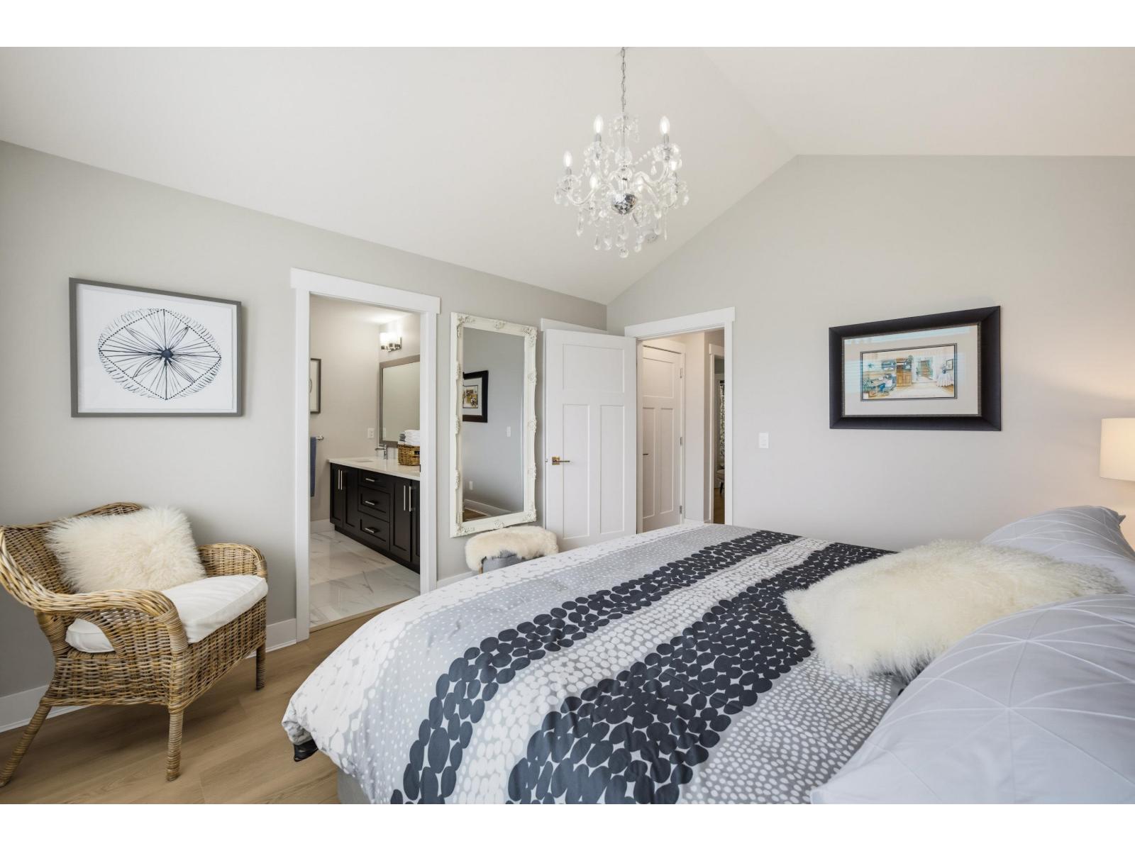 2111 165b Street Property Photo 25