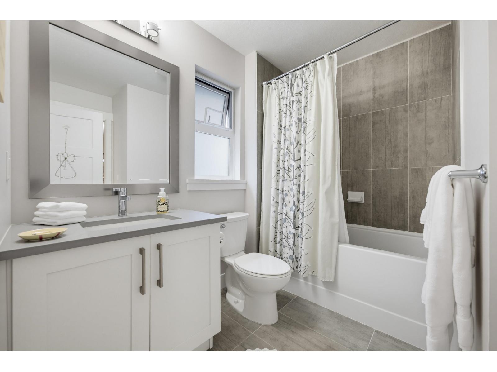 2111 165b Street Property Photo 31