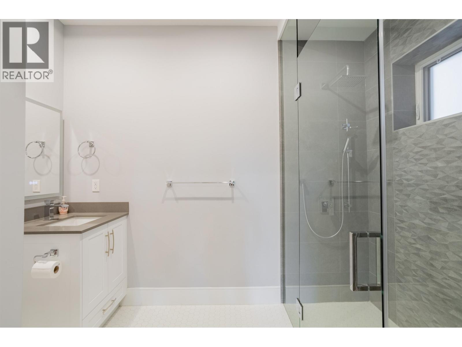 426 W 17th Avenue Property Photo 18
