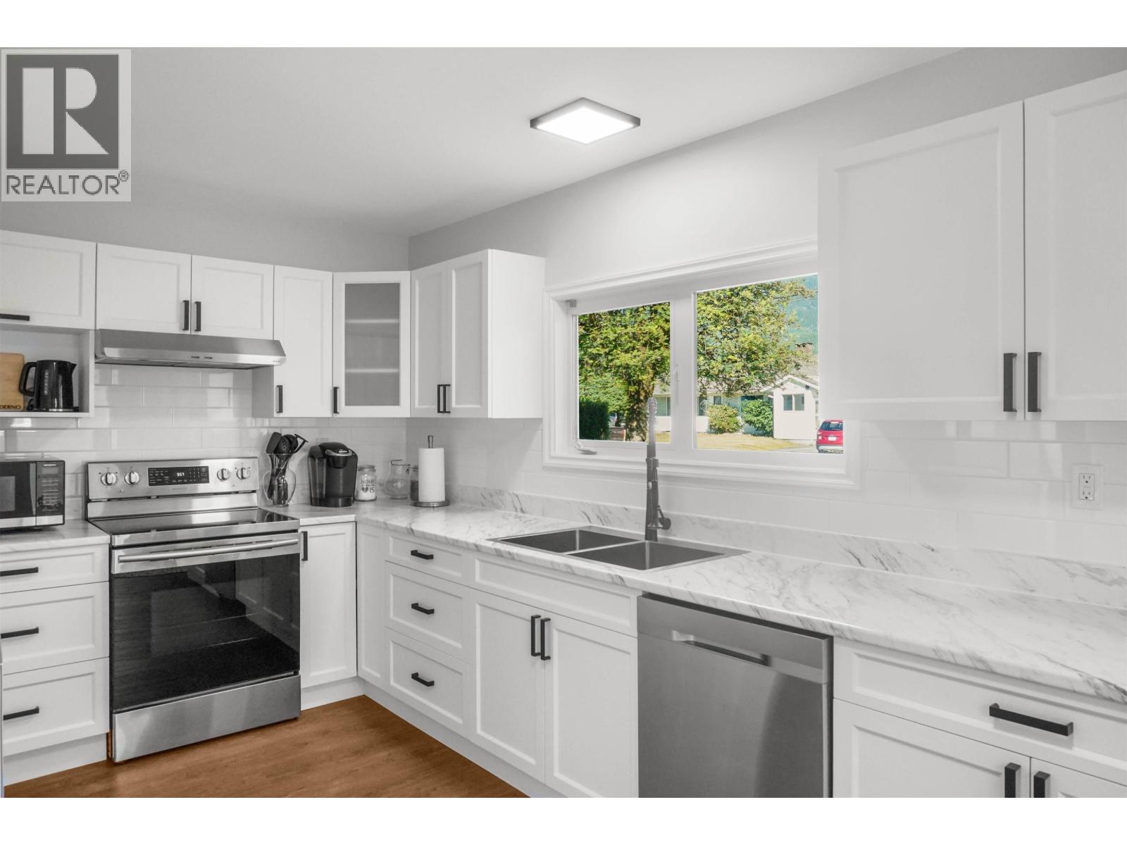 10 Skeena Street Property Photo 3