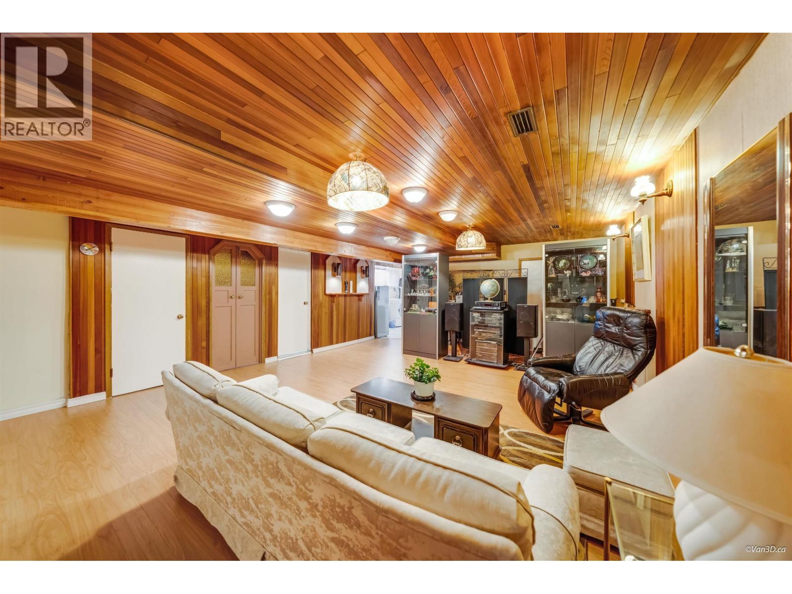 4646 Charlotte Court Property Photo 13