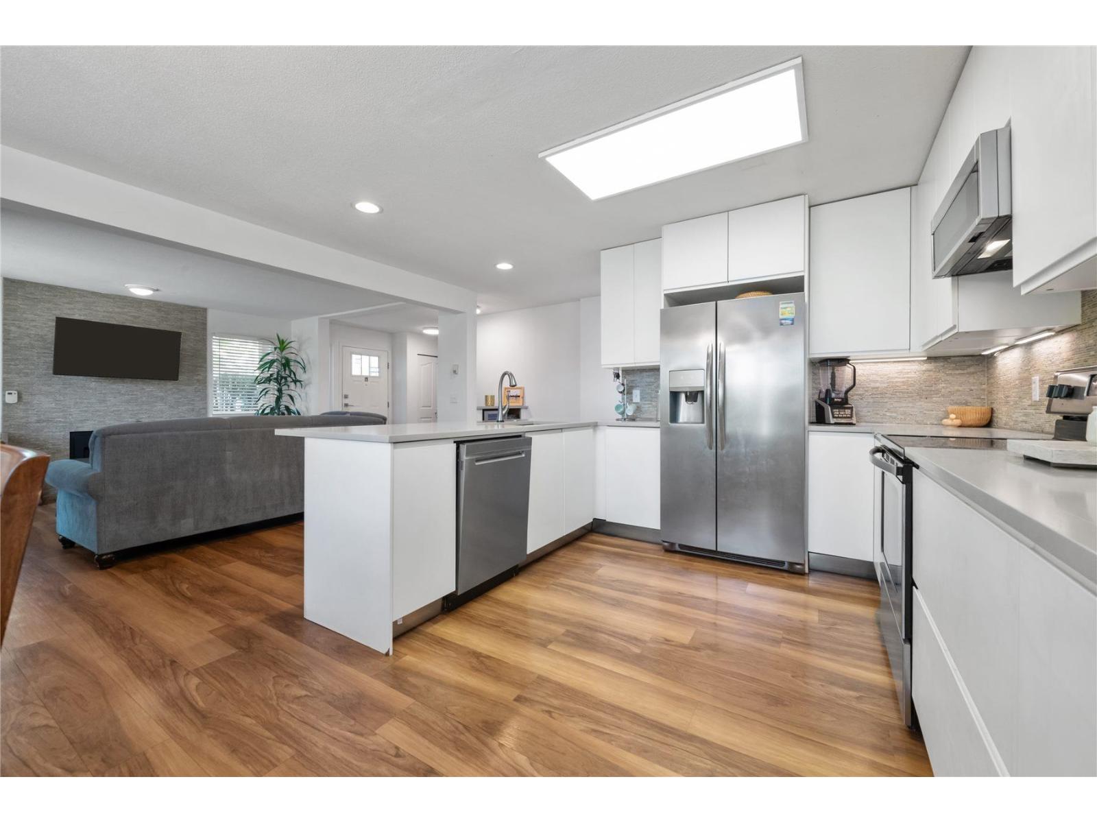 201 8972 Fleetwood Way Property Photo 3