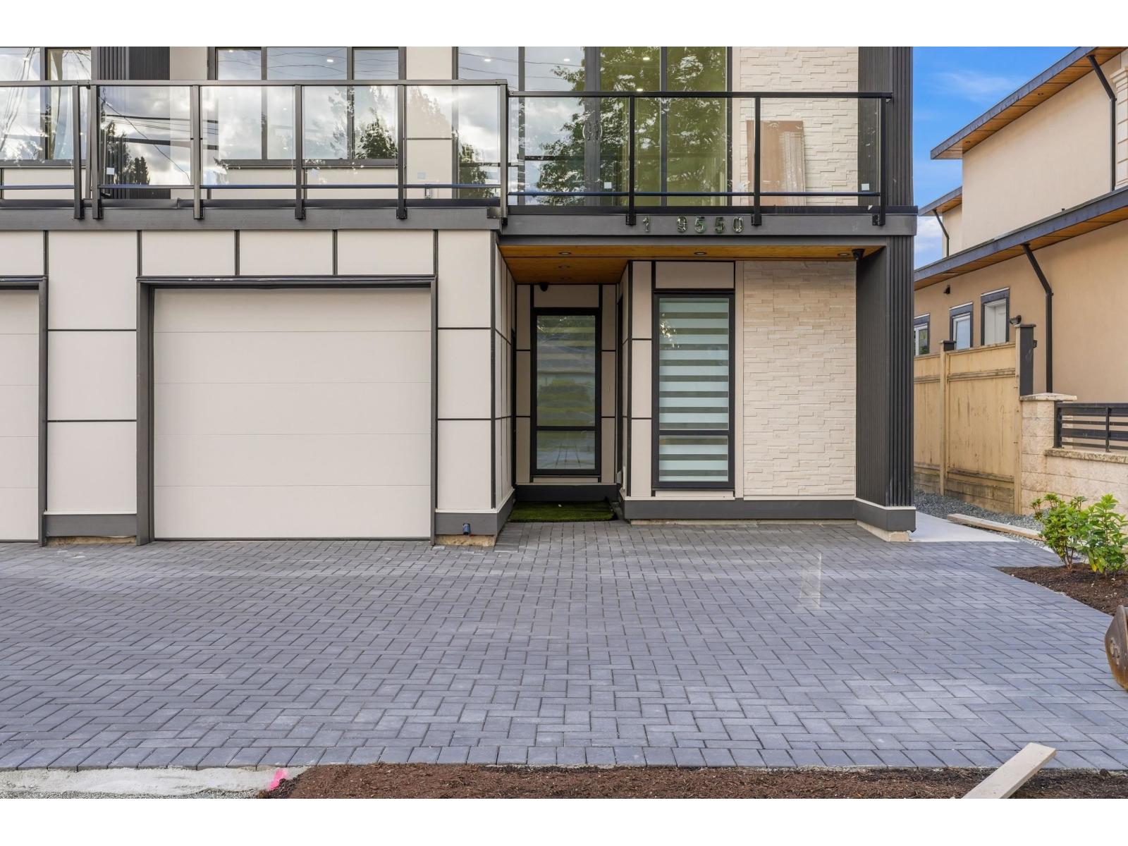 2 9550 126 Street Property Photo 4
