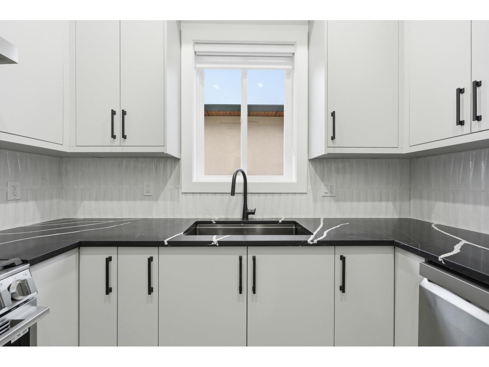 2 9550 126 Street Property Photo 14
